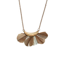 Load image into Gallery viewer, Feather fan with hammered metal necklace (BSJ3512)
